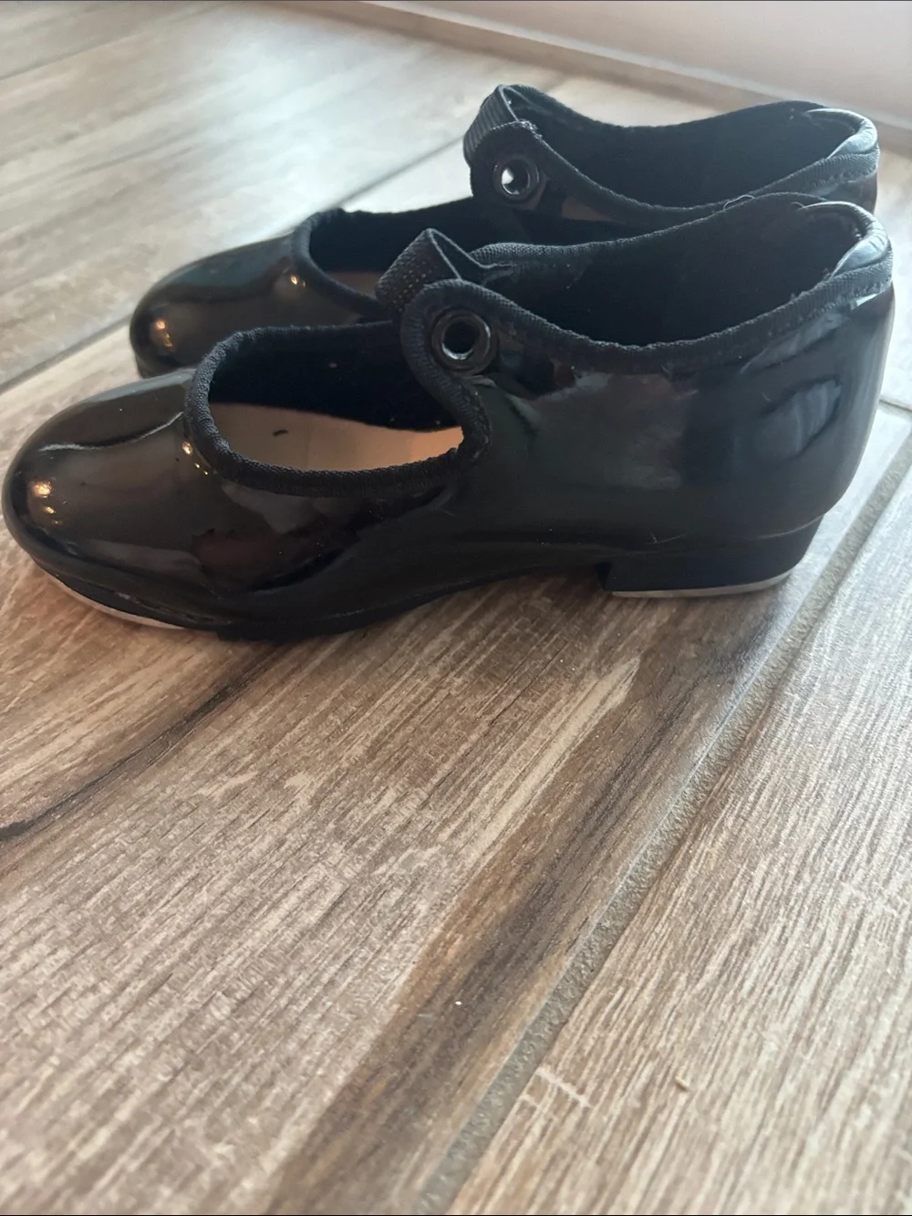 Capezio Black Patent Mary Jane Tap Shoes for toddlers size 9.5 in good condition